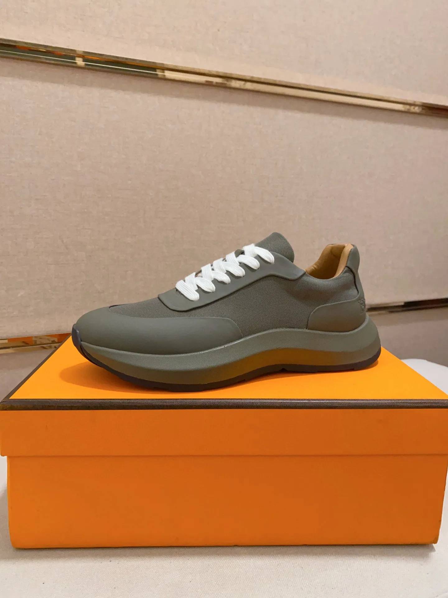 Men's clothing and shoes💰: 600💰《HERMES》【Classic Original Version】Hermès; Top 🔝 Purchasing Agency 🔍🔍Men's latest 🇺🇸 counters are on sale simultaneously, original imported from Italy ▲▲Silk cowhide with breathable fabric ▲▲ (high-end and expensive Qi·Grade) Exquisite workmanship (Italian 🇮🇹Imported water-dyed 🐂cowhide lining) Sole: Original sole provided by the original factory, ⚠️Exclusive double-layer activity·TPR·Rubber·Combined molded outsole; Super·comfortable·wear-resistant·non-slip·environmental protection The real thing is more beautiful if you take the real thing (high quality, follow the order), you can enter and exit the counter at will * Number of yards: 38·39·40·41·42·43·44# (can be customized 45.)
